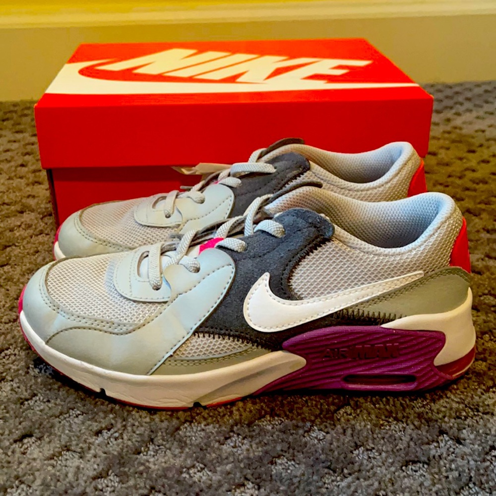 Grey, pink, white and purple 3Y Nike sneakers!